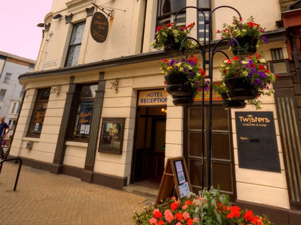 The Dickens Bar & 3*